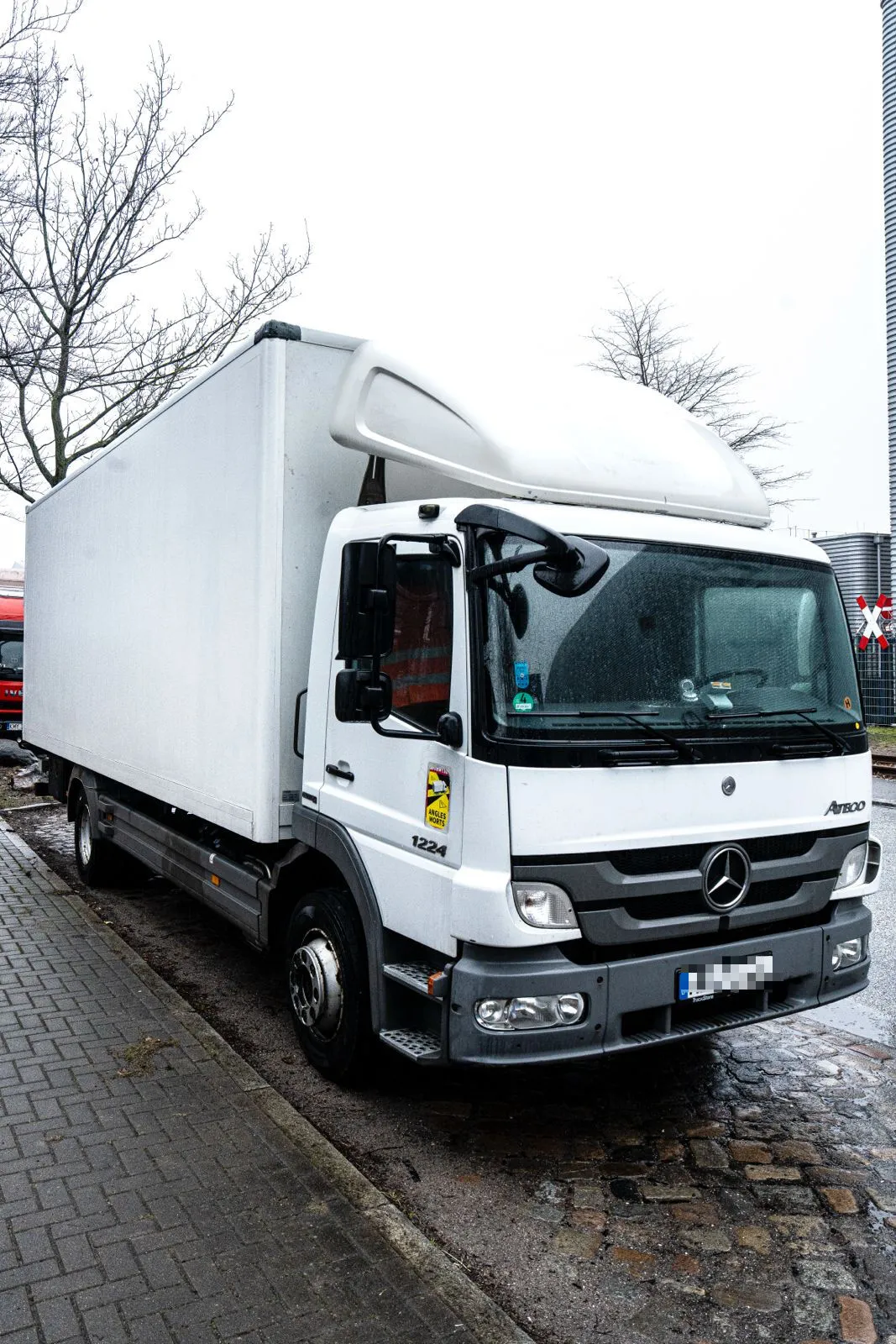 Mercedes Atego von Fuhrmann Umzüge in der Seitenansicht