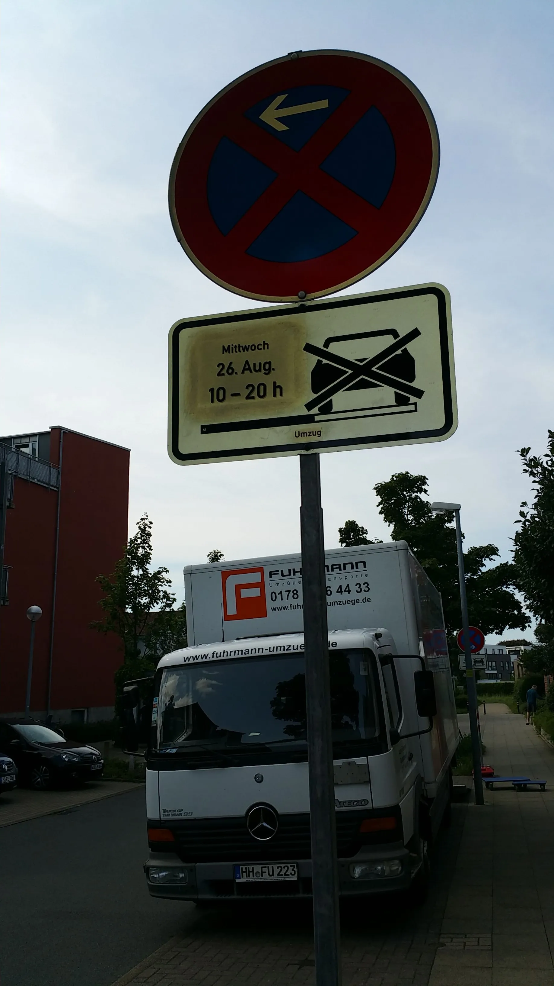 Fuhrmann Team beim Beladen des Umzugswagens für Ratekau